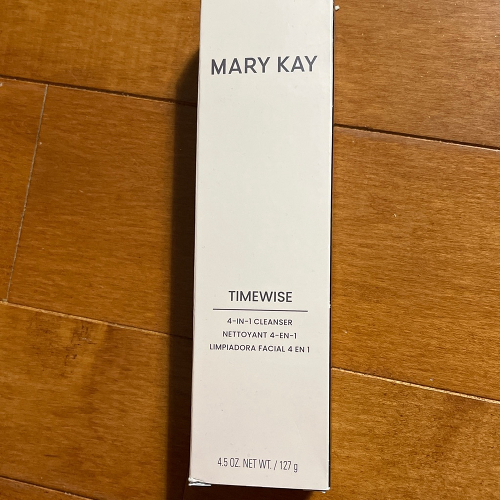 Mary Kay Timewise 4-in-1 Cleanser new in box